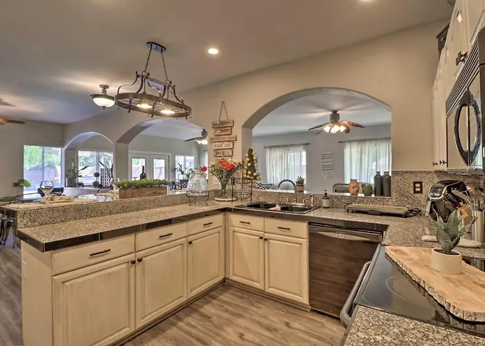 Lavish Family Escape W/ Game In Avondale! * Avondale