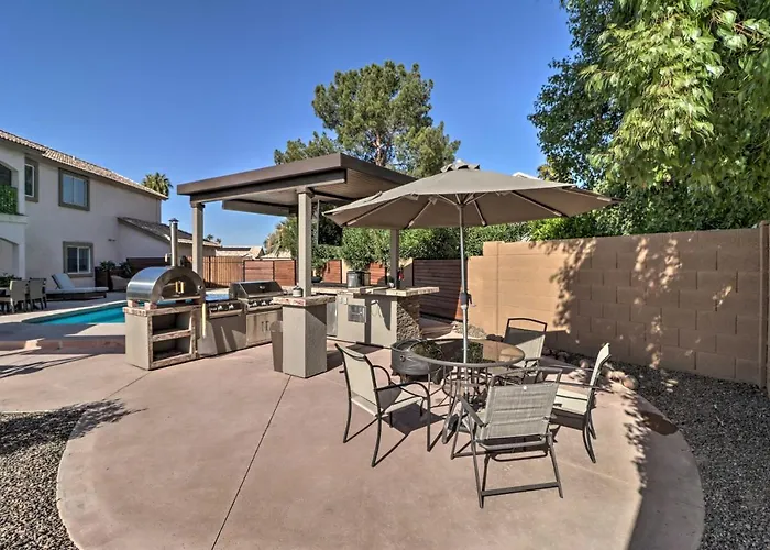 Lavish Family Escape W/ Game In Avondale! *