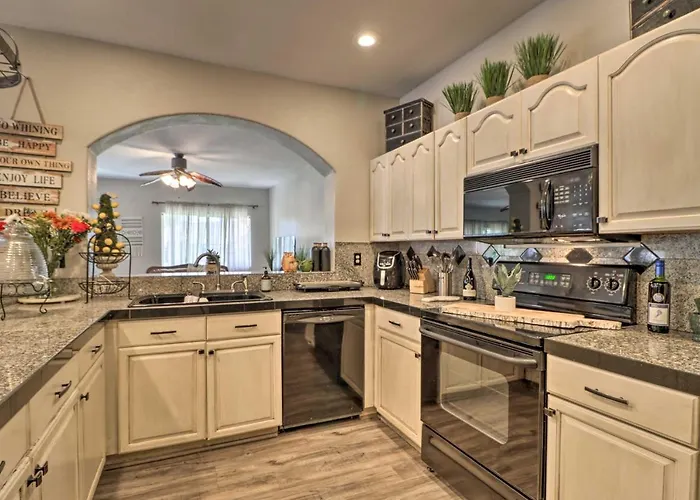 Ferienhaus Lavish Family Escape W/ Game In Avondale! Avondale