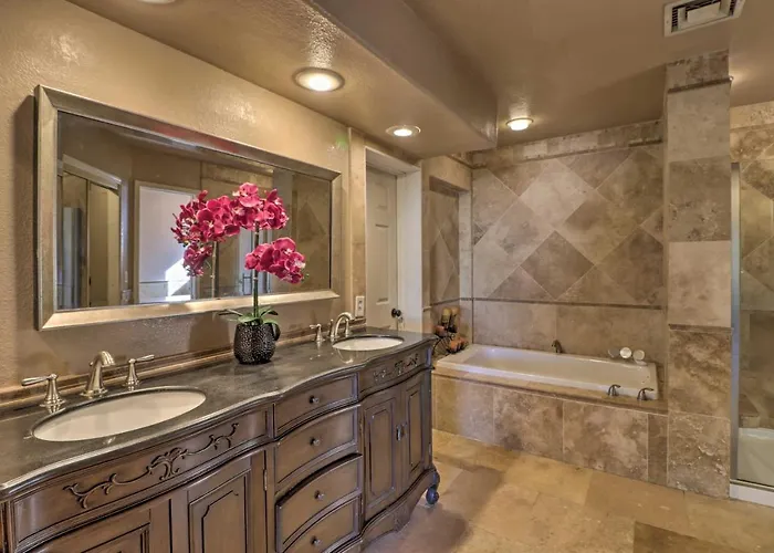 Lavish Family Escape W/ Game In Avondale!